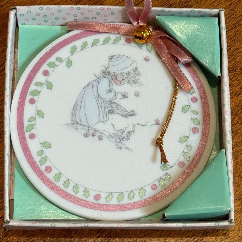 Vintage Deadstock NIB Precious Moments Christmas Ornament # 229822 Enesco 3.25”